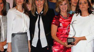 La Princesa Letizia se codea con Pepa Bueno y Gemma Nierga en los Premios FEDEPE
