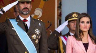 Los Príncipes Felipe y Letizia presiden por primera vez el desfile militar del Día de la Hispanidad 2013