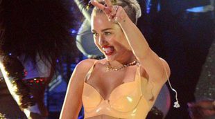 Una bailarina de Miley Cyrus en los MTV VMA 2013: 
