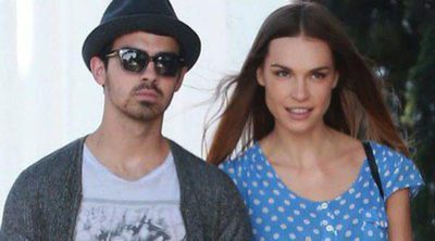 Joe Jonas, de paseo con Blanda Eggenschwiler tras celebrar el 26 cumpleaños de Zac Efron