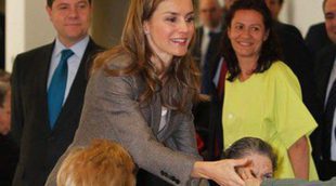 La Princesa Letizia, muy atenta con los ancianos en la inauguración de la Residencia de Mayores 'El Greco'
