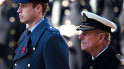 La Reina Isabel, el Duque de Edimburgo, el Príncipe Guillermo  y Kate Middleton recuerdan a los caídos