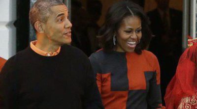 Michelle Obama y Barack Obama celebran Halloween repartiendo golosinas a las puertas de la Casa Blanca