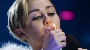 Miley Cyrus se fuma un porro en directo en los MTV EMA 2013