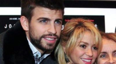 Gerard Piqué y Shakira reaparecen felices y enamorados en la presentación del libro del padre del futbolista