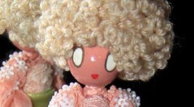 La Duquesa de Alba conoce a 'Miss Patty Cayetana', la muñeca creada en su honor
