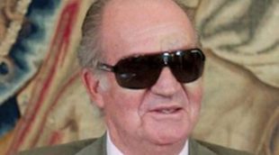 El Rey Juan Carlos cumple con su intensa agenda sin separarse de sus gafas de sol