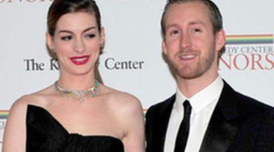 Primer acto público de Anne Hathaway tras anunciar su boda con Adam Shulman
