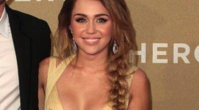 Miley Cyrus desmiente que se haya sometido a un aumento de pecho: "Estas pequeñas son mías"