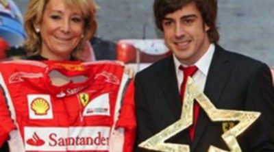 Fernando Alonso recibe el Premio Internacional del Deporte de manos de Esperanza Aguirre