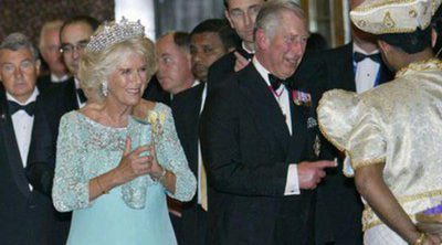 El Príncipe Carlos y Camilla Parker, invitados de honor en una cena de gala durante su visita oficial a Sri Lanka