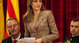 La Princesa Letizia entrega los Premios Jaime I tras visitar la sede de la Asociación Valenciana de Caridad