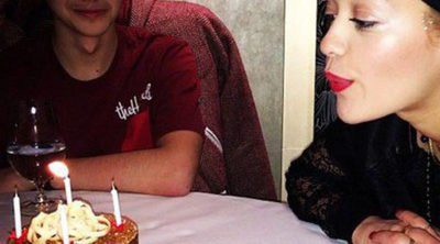 Rita Ora celebra su cumpleaños cenando junto a su familia