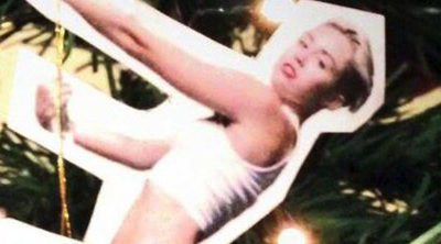 Natalia Sánchez presenta la decoración de Navidad definitiva para 2013: la bola de Miley Cyrus