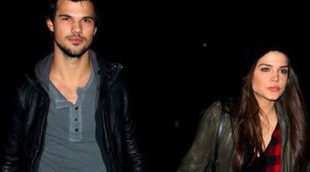 Taylor Lautner acude al concierto de Jay Z con su nueva novia Marie Avgeropoulos