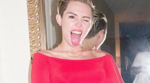 Miley Cyrus interrumpe una entrevista para aplicarse desodorante