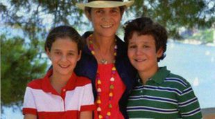 La Infanta Elena elige una imagen de Mallorca con sus hijos Froilán y Victoria para felicitar la Navidad 2013