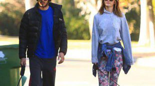 Leighton Meester y Adam Brody reaparecen dando un paseo por Los Angeles tras anunciar su compromiso