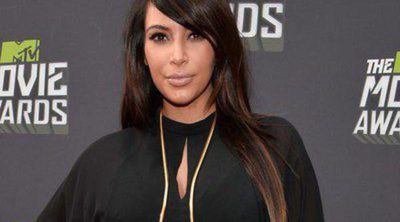 Kim Kardashian despide 2013 con una foto de su anillo de compromiso y su hija North West