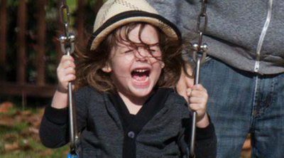 El hijo mayor de Rachel Zoe se divierte en el parque tras el nacimiento de su hermano Kaius Jagger