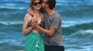 Anne Hathaway olvida el susto que se llevó en el mar disfrutando de Hawaii junto a su marido Adam Shulman