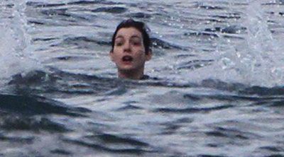 Anne Hathaway, a punto de ahogarse en el mar durante sus vacaciones en Hawaii