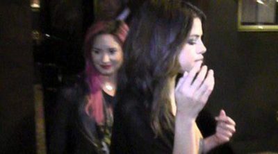 Selena Gomez olvida los problemas de su ex Justin Bieber saliendo a cenar con Demi Lovato