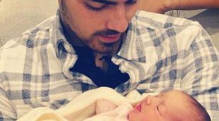 Joe Jonas conoce a su sobrina Alena Rose, primera hija de Kevin y Danielle Jonas