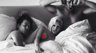Miley Cyrus se mete en la cama desnuda con dos hombres mostrando un parecido con Lady Gaga