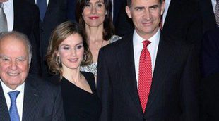 Los Príncipes Felipe y Letizia presiden el homenaje a Enrique Iglesias antes de viajar a Grecia