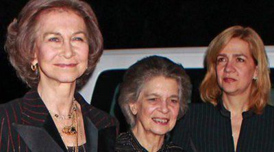 Las Infantas Elena y Cristina acompañan a la Reina Sofía a la proyección del documental sobre el Rey Pablo de Grecia