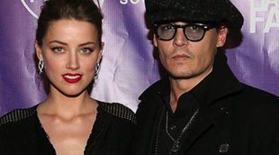 Amber Heard recoge su galardón de los Texas Film Awards 2014 arropada por Johnny Depp