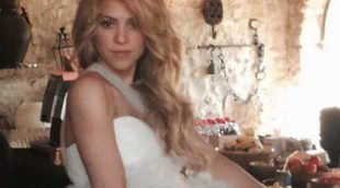 Shakira comparte una foto de la grabación del videoclip de 'Empire' convertida en una novia muy sexy