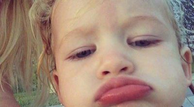 Jessica Simpson se apunta a la moda de los 'selfies' con su hija Maxwell Drew
