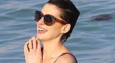 Anne Hathaway disfruta de la playa de Miami después de promocionar la película 'Rio 2'