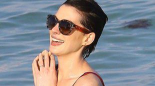 Anne Hathaway disfruta de la playa de Miami después de promocionar la película 'Rio 2'