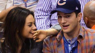 Ashton Kutcher y Mila Kunis, pillados por la Kiss Cam tras confirmarse que esperan su primer hijo