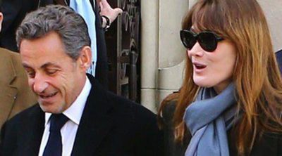 Nicolas Sarkozy y Carla Bruni se ponen románticos tras ejercer su derecho al voto