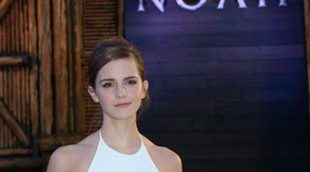 Emma Watson sufre un descuido con su vestido durante el estreno de 'Noé' en Londres