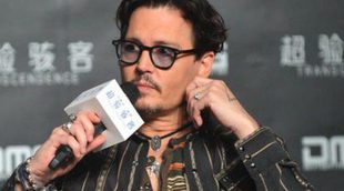 Johnny Depp luce el anillo de compromiso que regaló a Amber Heard