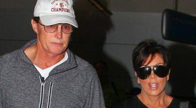 Bruce y Kris Jenner aparecen cogidos de la mano tras las vacaciones familiares en Tailandia