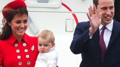 El Príncipe Guillermo y Kate Middleton y su hijo el Príncipe Jorge dan comienzo a su viaje oficial en Nueva Zelanda
