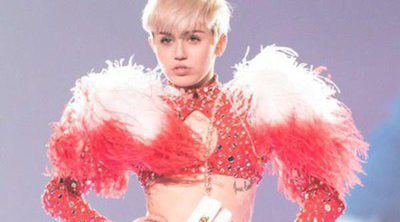 Miley Cyrus continúa ingresada y se ve obligada a cancelar una nueva fecha del 'Bangerz Tour'