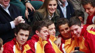 La Princesa Letizia se divierte y apoya a los jóvenes jugadores de Voleibol de los Campeonatos de España