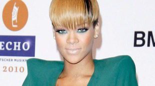 Rihanna es acusada de meterse con una fan en Twitter por copiarle el look