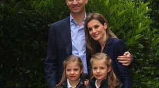 Los Príncipes Felipe y Letizia celebran su décimo aniversario de boda posando con las Infantas Leonor y Sofía