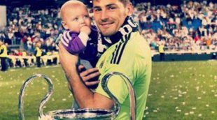 Iker Casillas enseña a su hijo Martín el Bernabéu para celebrar la décima Champions del Real Madrid