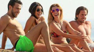 Noelia López y Natalia disfrutan de un día de playa en Ibiza con sus novios