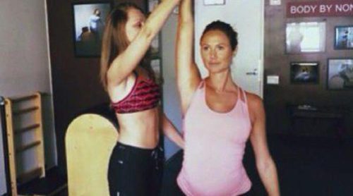 Stacy Keibler hace yoga para mantenerse en forma durante su embarazo