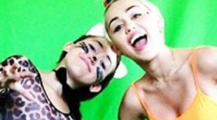 Miley Cyrus y su hermana Noah realizan una sesión de fotos muy sexy